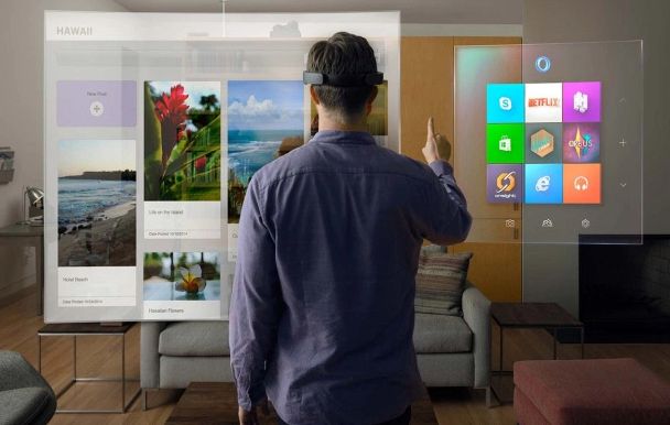 Microsoft Will Make Windows 10 Compatible for HoloLens by Next Year